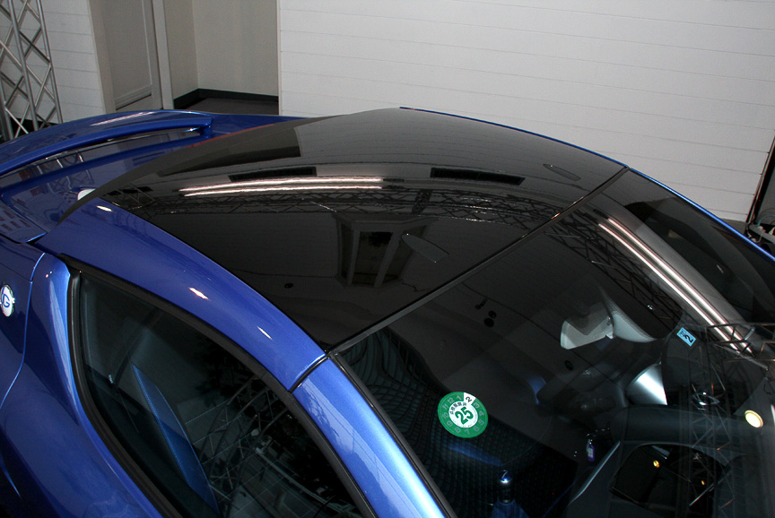 ハードトップはブラックメタル調の専用品となる