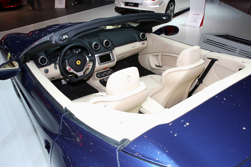 2012年モデルにバージョンアップしたカリフォルニア。直噴のV型8気筒4.3リッターエンジンは最高出力490PS、最大トルク505Nmを発生