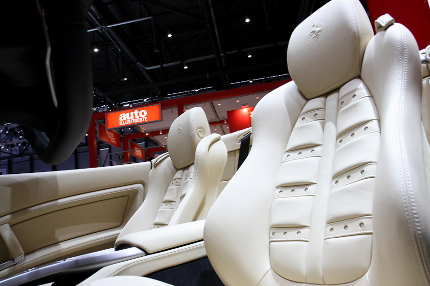 2012年モデルにバージョンアップしたカリフォルニア。直噴のV型8気筒4.3リッターエンジンは最高出力490PS、最大トルク505Nmを発生