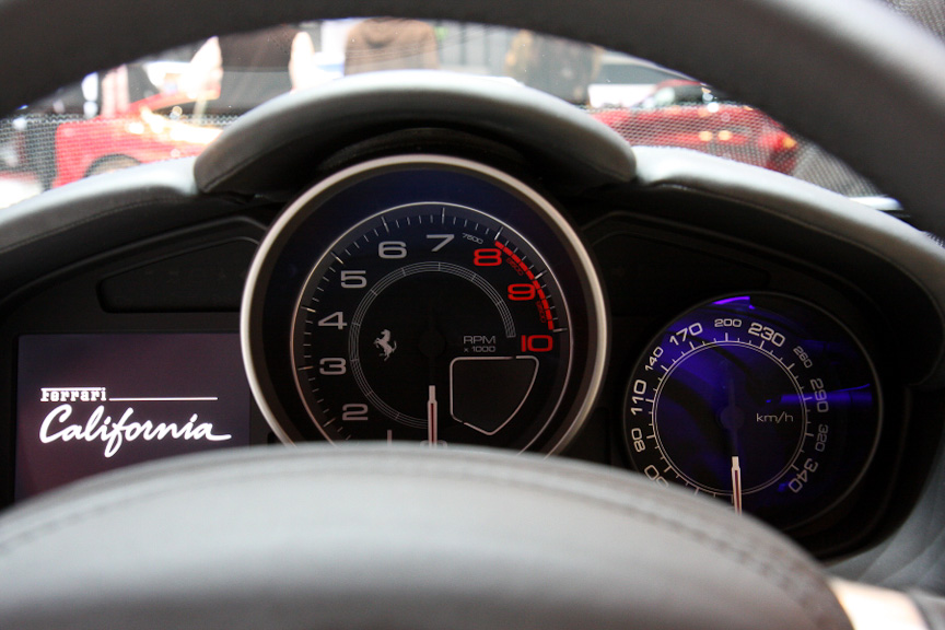 2012年モデルにバージョンアップしたカリフォルニア。直噴のV型8気筒4.3リッターエンジンは最高出力490PS、最大トルク505Nmを発生