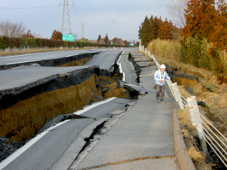 東日本大震災で崩落した常磐道水戸IC～那珂IC付近