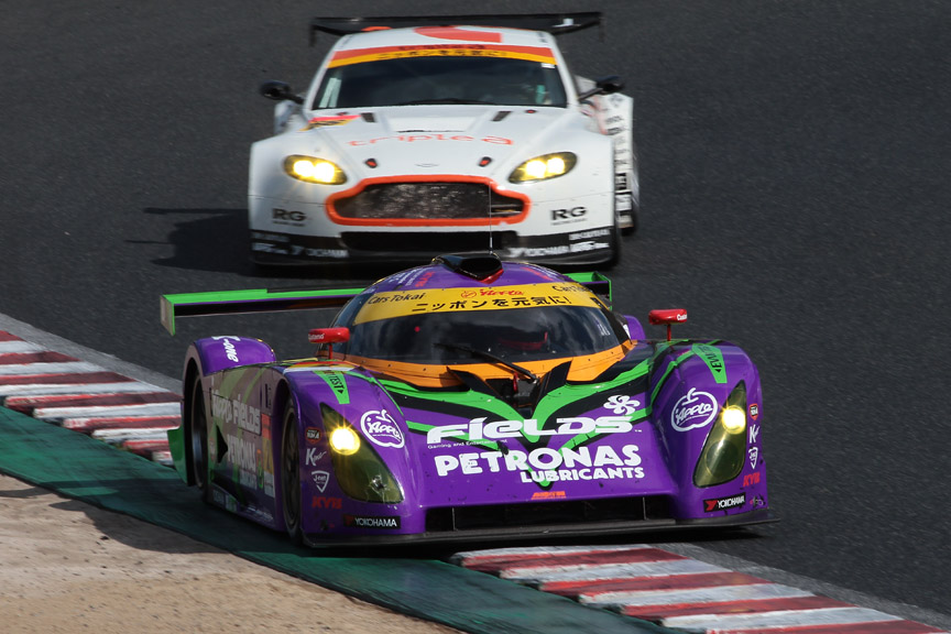 66号車を抜き12位までポジションアップ