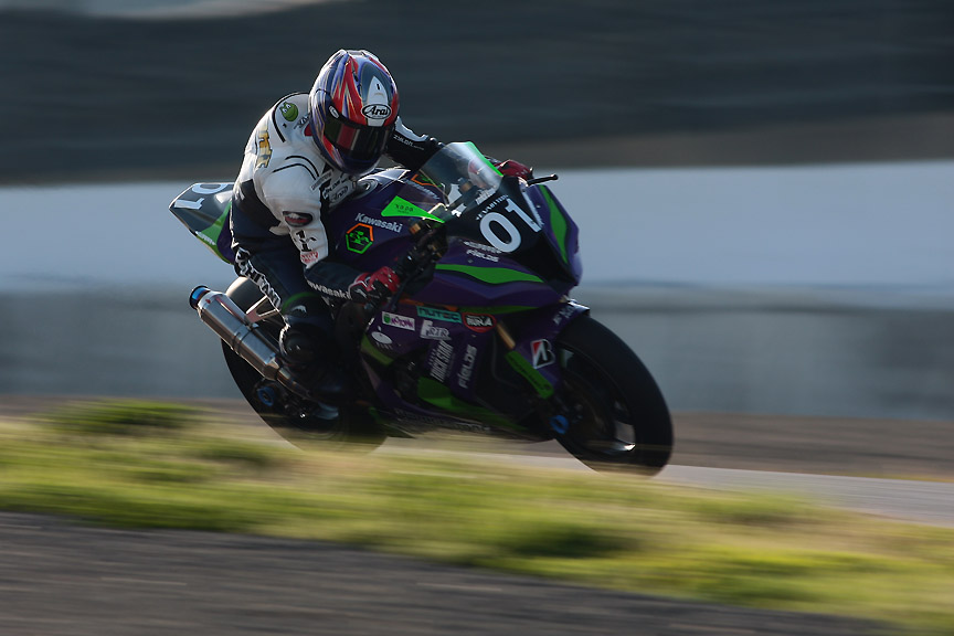 夕方に延期された予選はドライコンディション行われた