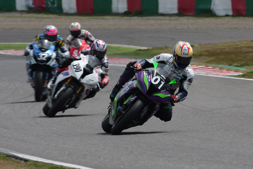 390号車を抜き、ここから追撃開始