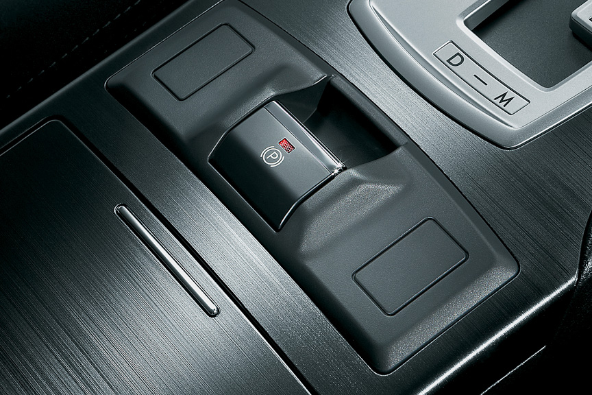 電動パーキングブレーキは、センターコンソール上に移動した