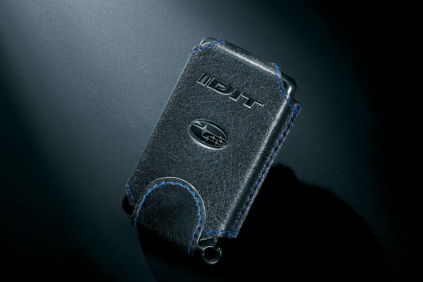 本革アクセスキーカバー（DITロゴ入り、ブルーステッチ、ディーラー装着オプション）