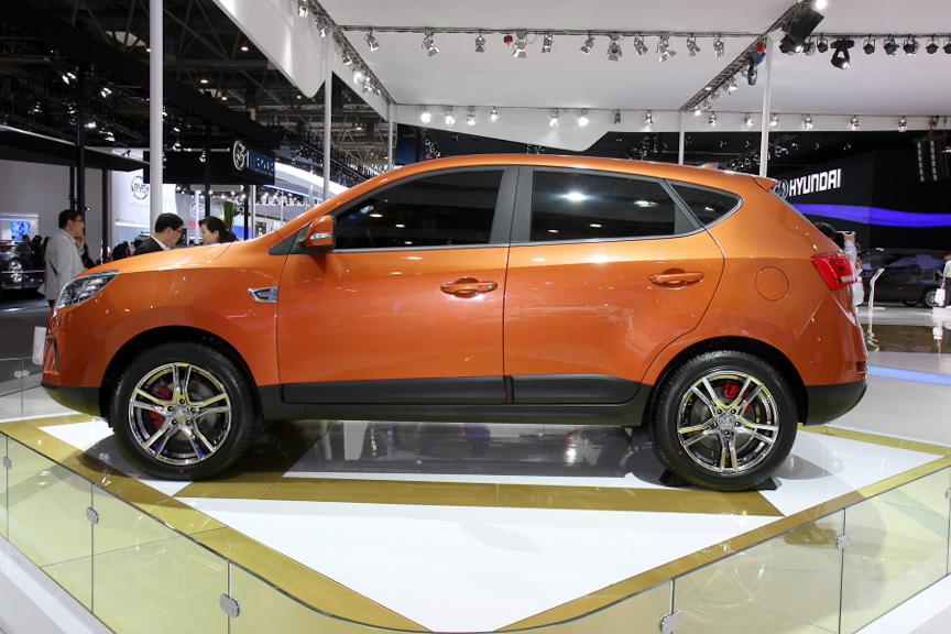 コンパクトサイズのSUV「S2」。ボディサイズは4430×1840×1660mm（全長×全幅×全高）