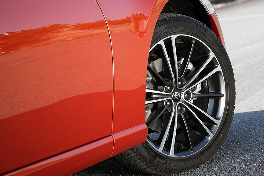 17インチ仕様。スポークデザインも美しい