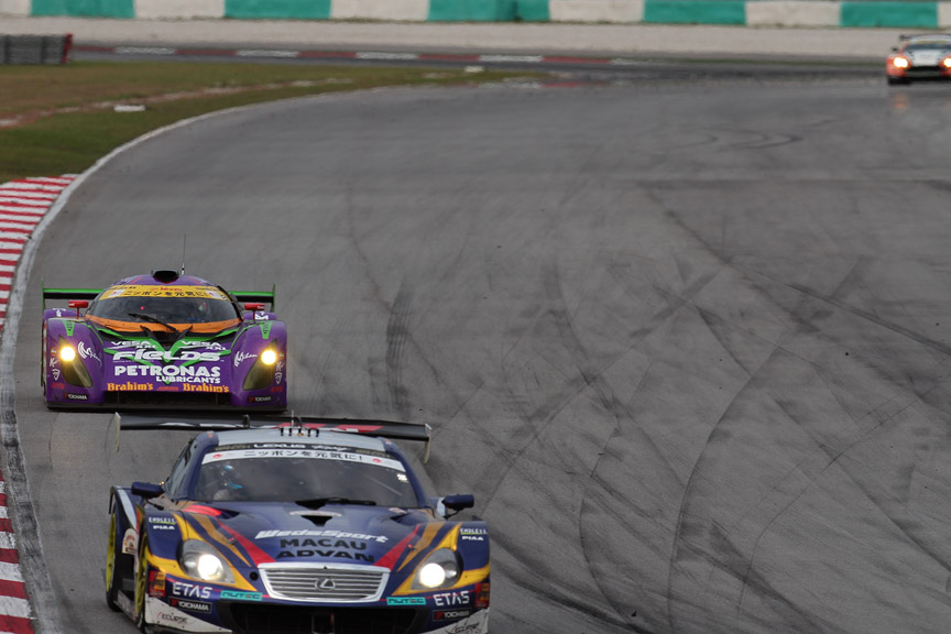 66号車はかなり後方にいたが怒濤の走りで追い付いてきた