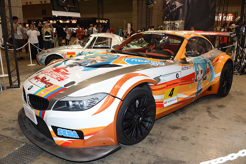 BMW Z4に4号車「GSR ProjectMirai BMW」のペイントを施したデモ車輌。2月の参戦発表会に続いての展示となった