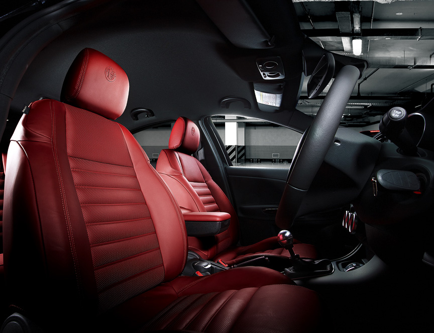 クアドリフォリオ ヴェルデのシートに新たにレッドレザーを追加した