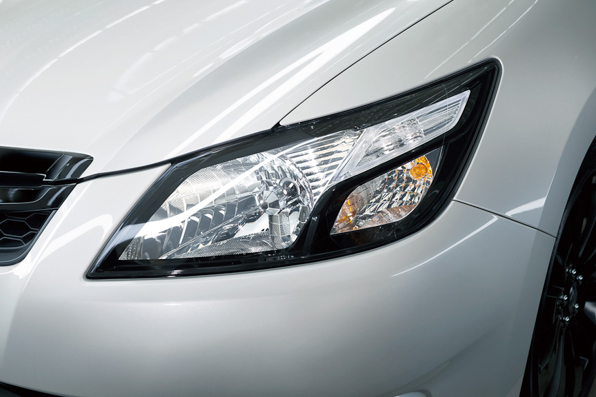 HIDヘッドライト（ブラックアイライン）