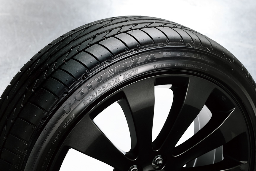 POTENZA RE050A 215/45 R18タイヤ