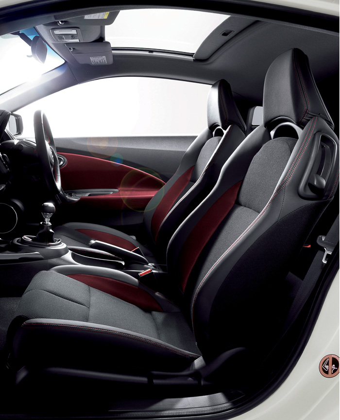 α Master Labelのインパネおよびフロントシート