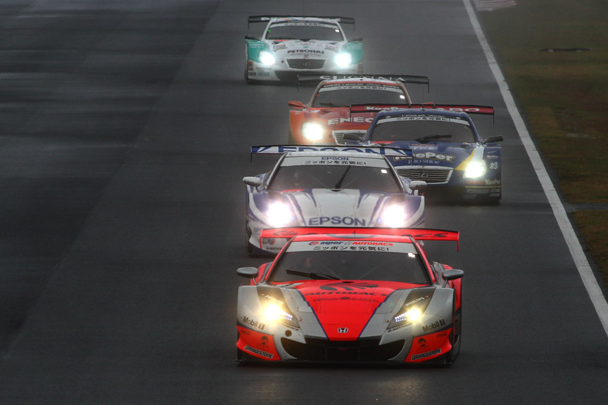 35号車を抜き12位となり8号車に迫る