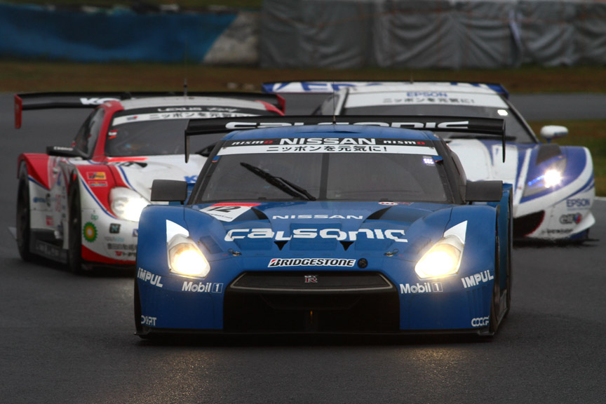 8号車を抜き11位となり39号車に迫る