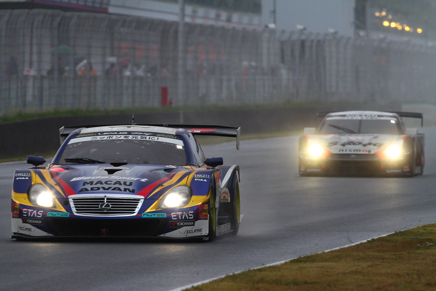 19号車に1号車が迫ってきた