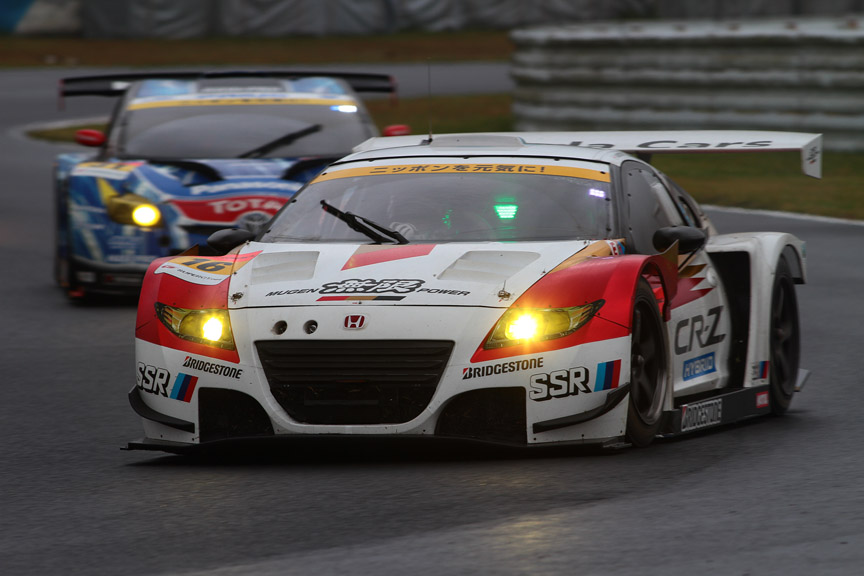 ハイブリッド車同士は13位争い