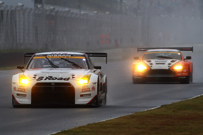 残り10周、3号車が逃げ切るかと思われた