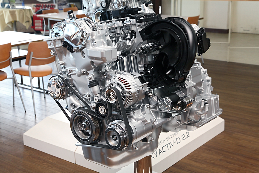 ガソリンエンジンのカットモデル