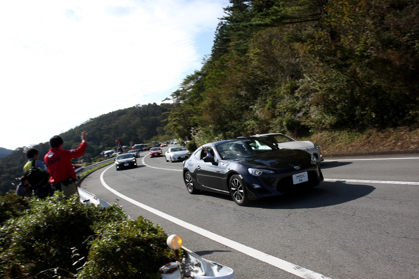 記念撮影後は、早川料金所へ向けてパレードランを行ない「86S」は終了となった