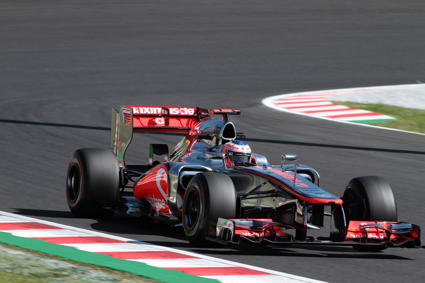 バトンを撮った写真の元画像をリサイズ。ヘルメット狙いのため前が少し切れた