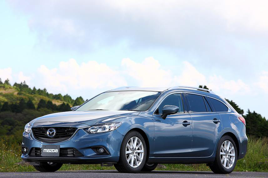 新型アテンザ ワゴン（ブルーリフレックスマイカ）