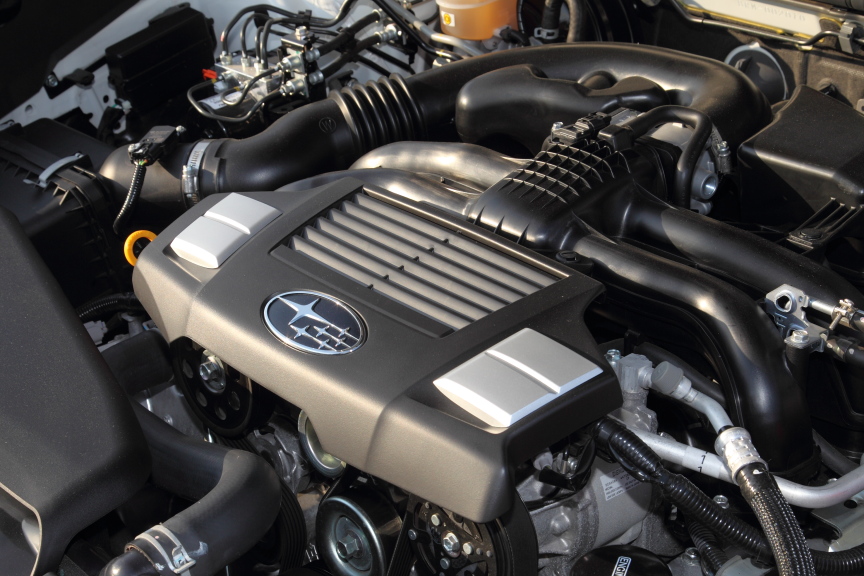 ボンネット内に収まるのは自然吸気のFB25 水平対抗 2.5リッターエンジン
