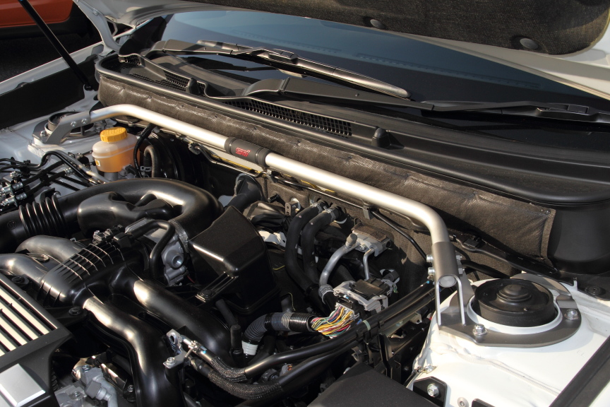 STI製フレキシブルタワーバーを装着しているのは確認できた