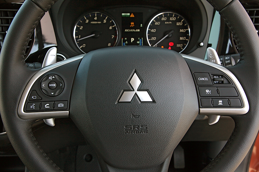 ACCの設定はステアリングのボタンで行う