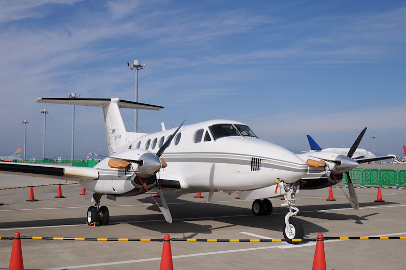 「キングエア」の相性でも知られるビーチクラフト社のターボプロップ機「B200」。展示機は中日本航空所有