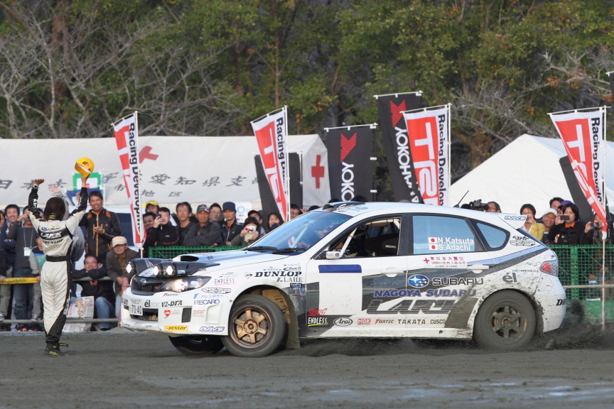 国内現役組も迫力のデモランを披露した。左から田口勝彦選手、勝田範彦選手/足立さやか選手、柳沢宏至選手