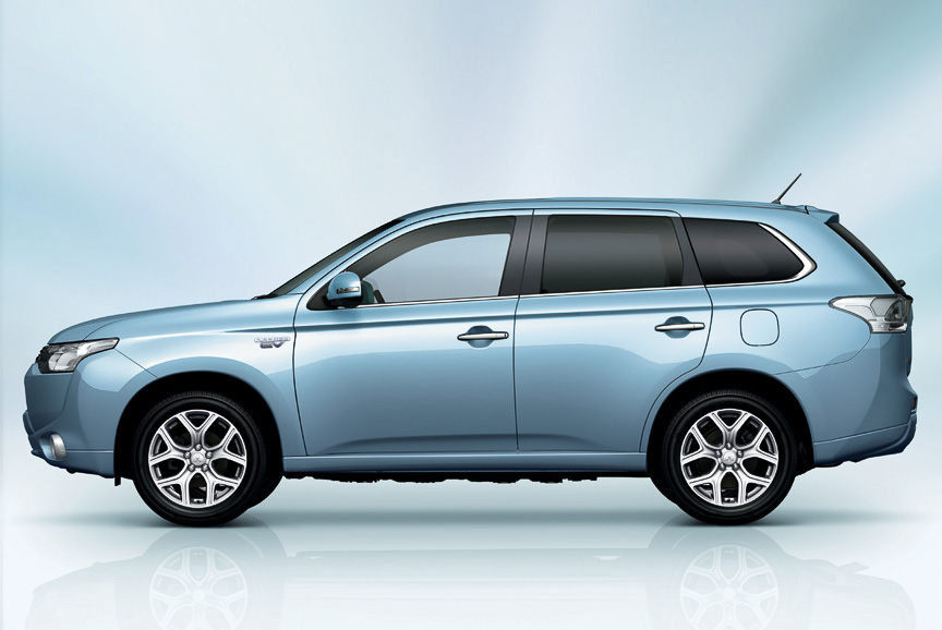 アウトランダー PHEV専用カラーのテクニカルシルバーメタリック