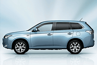 三菱自動車、「アウトランダー PHEV」を2013年1月24日に正式発売 - Car