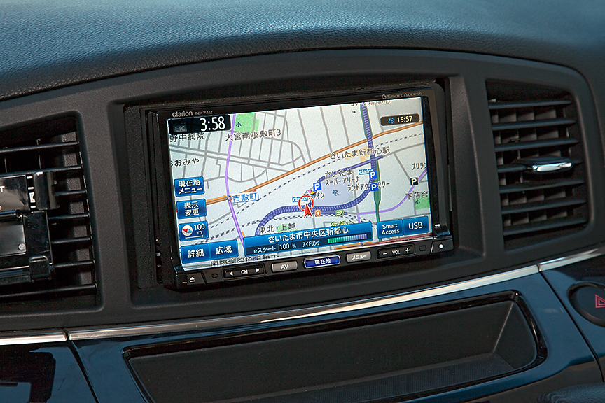 クラリオンのカーナビ「NX712」。今回はダウンロードボイスと検索機能にフォーカスしてお届けする