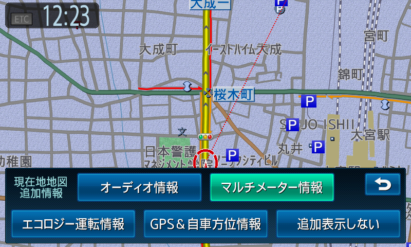 画面中央下の情報パネルには道路情報に加えさまざまな情報を追加できる