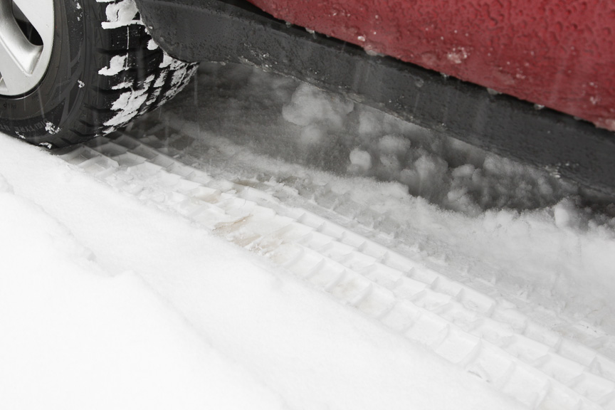 雪面にしっかり残るウインターマックスのトレッドパターン。DSX-2に比べ、ハッキリと分かる進化点