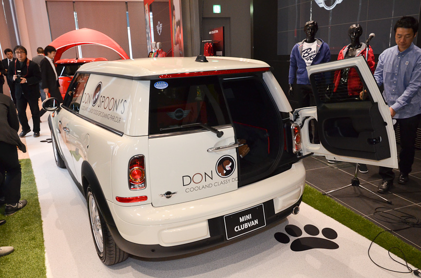 リアゲートはクラブマンと同じく観音開き