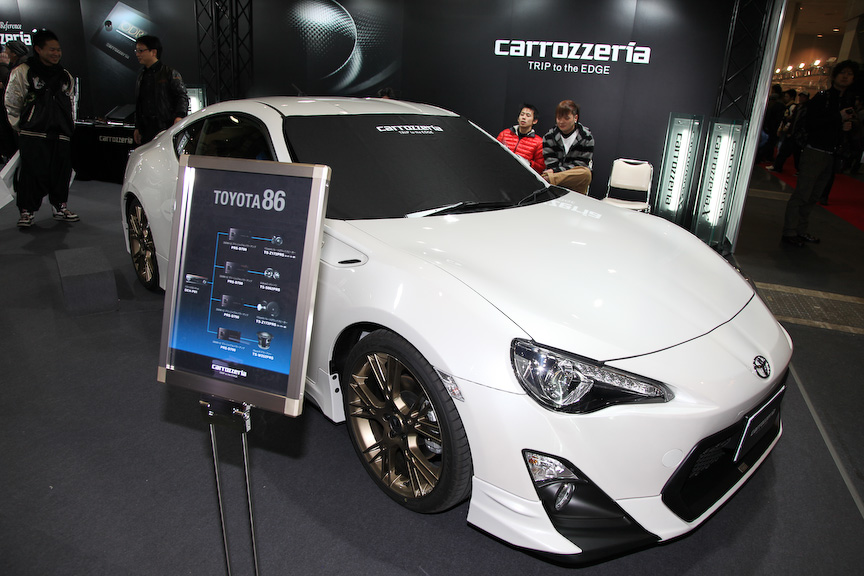 パイオニア販売（カロッツェリア）はカーオーディオゾーンに出展。86とBMWで実車を使ったオーディオシステム視聴会を開催