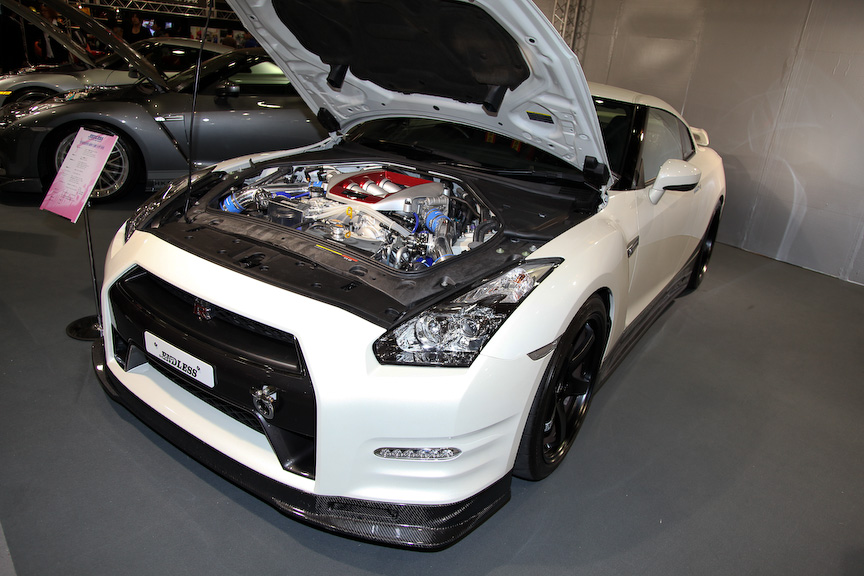 タービンキットやフルチタンマフラーをはじめとするトラストのチューニングパーツを多数装着したエンドレスのR35GT-R。780PSのパワーを発揮するサーキットスペシャルだ