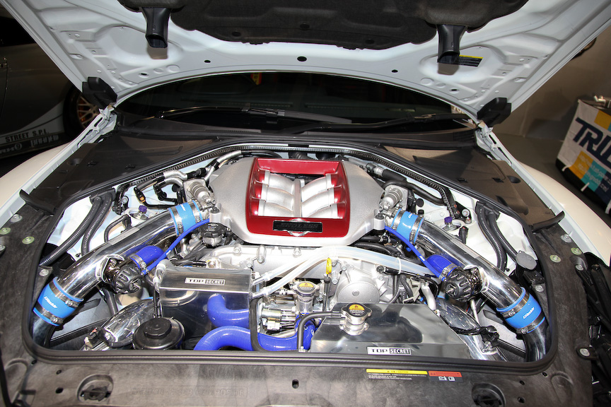 タービンキットやフルチタンマフラーをはじめとするトラストのチューニングパーツを多数装着したエンドレスのR35GT-R。780PSのパワーを発揮するサーキットスペシャルだ