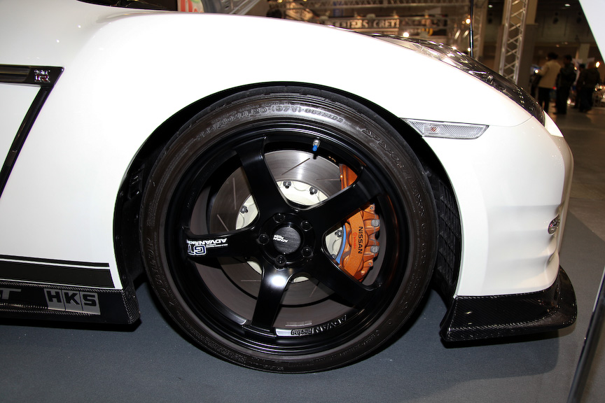 タービンキットやフルチタンマフラーをはじめとするトラストのチューニングパーツを多数装着したエンドレスのR35GT-R。780PSのパワーを発揮するサーキットスペシャルだ