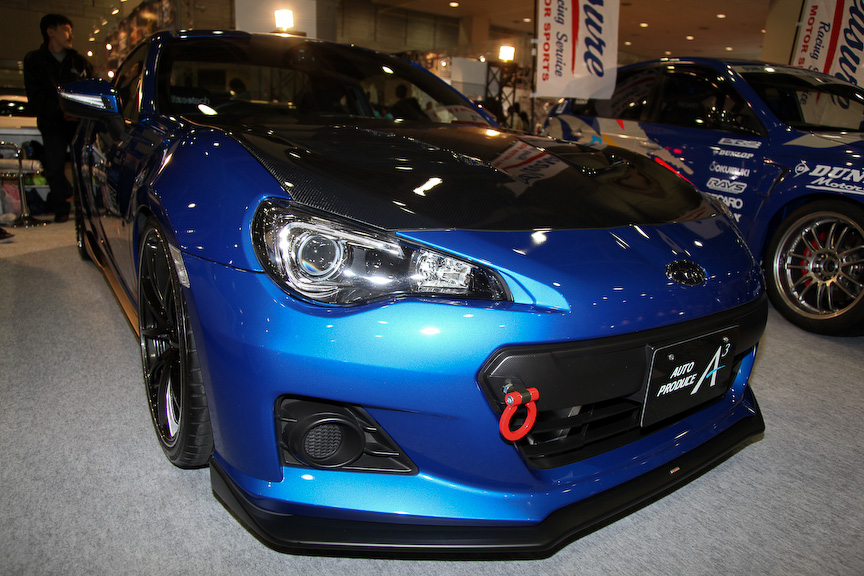 オリジナルブランド「AGRESS」のパーツを多数装着したオートプロデュースA3のBRZ。マフラーなどの排気系から足まわり、インテリアパーツまでオリジナルパーツを広くラインアップする