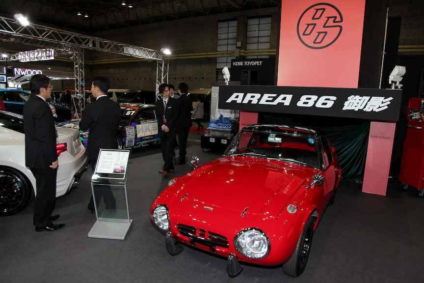 3ホールの模様。車両を展示する86専用エリア付近には関西のトヨタ系ディーラーのブースが並ぶ。神戸トヨペットブース（AREA86御影）にはトヨタスポーツＳ800の姿が