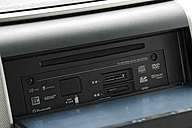カーナビです。 ナビレビュー】9型大画面カーナビ「イクリプス AVN-ZX02i」を