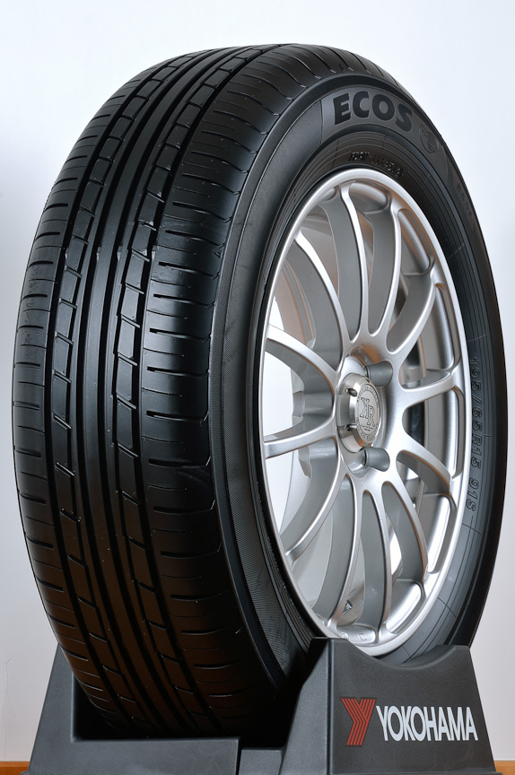 ヨコハマのベストセラースタンダードタイヤ「DNA ECOS」の後継製品となる「ECOS ES31」。低燃費タイヤテクノロジーが投入されて生まれ変わった