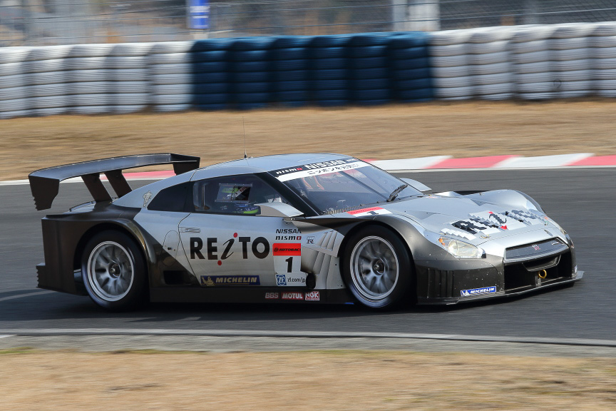 MOLAチームは、ニスモから移籍した本山哲選手と、GT300からステップアップした関口雄飛選手のコンビ。ミシュランを装着