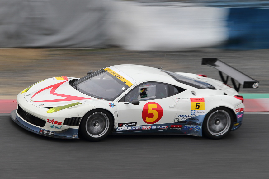 マッハGoGoGo車検Ferrari458。いずれもFIA-GT3車両で、タイヤはGT300で最大勢力のヨコハマタイヤ