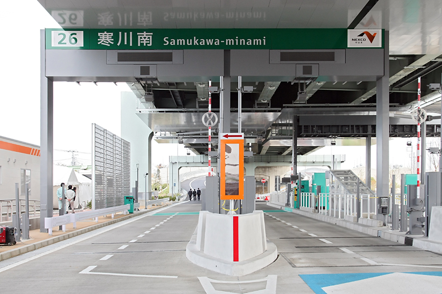 寒川南は開通区間の中間にあるIC