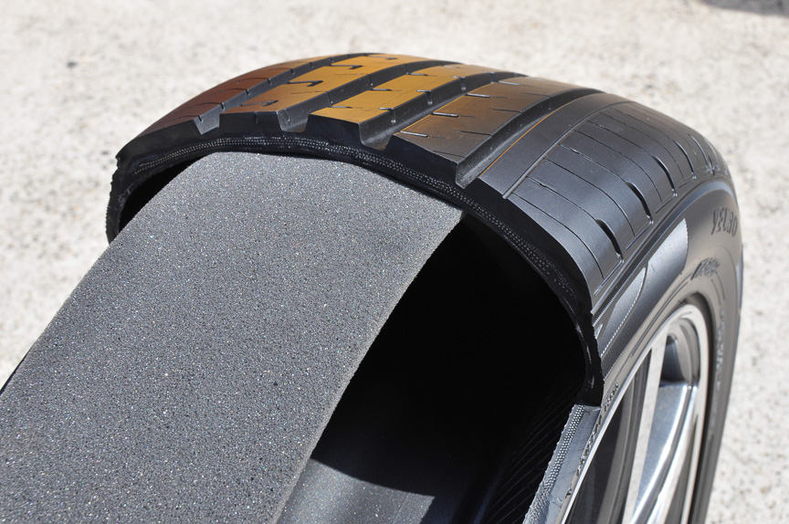 VE303のカットモデル。ル・マンなどと同様の構造のスポンジを装備するが、音質的にVE303のほうが優れていた